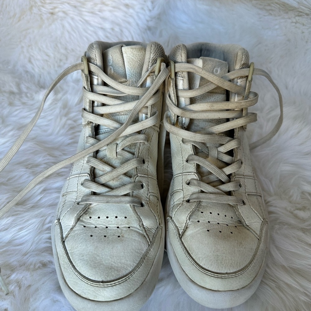 On Running Women's Athletic Shoes - Cream and Gold - Picture 2 of 10